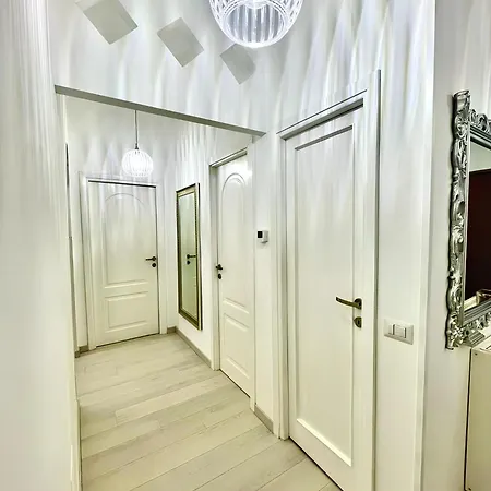 Grace's Mirror Рим